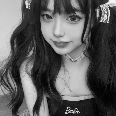 黑白女生头像图片真人
