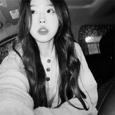 黑白女生头像图片真人