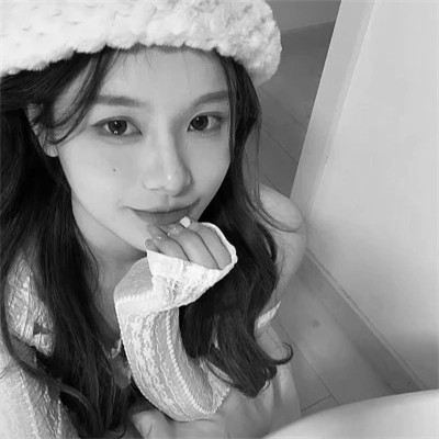 黑白女生头像图片真人