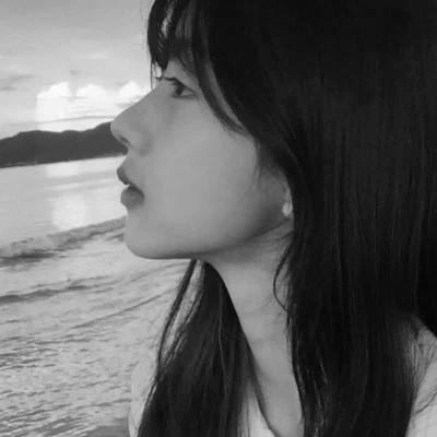 黑白女生头像图片真人