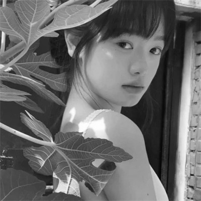 黑白女生头像图片真人