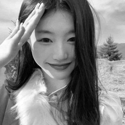 黑白真人女头图片