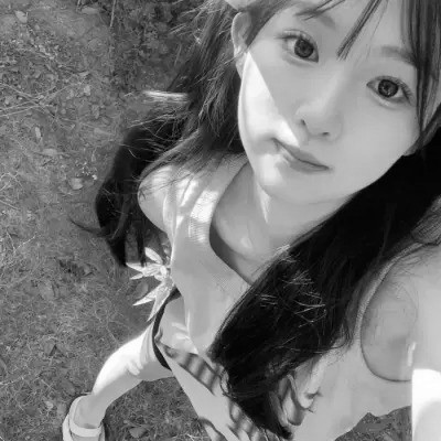 黑白真人女头图片