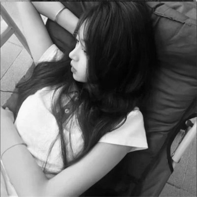 黑白真人女头图片