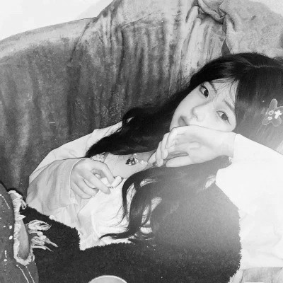 黑白真人女头图片