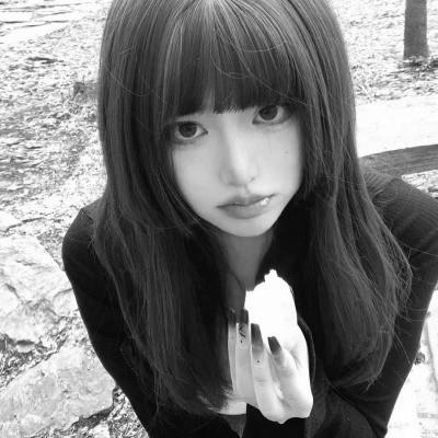 黑白真人女头图片