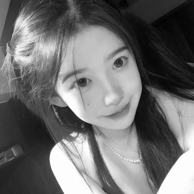 黑白真人女头图片