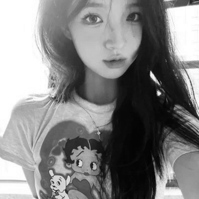 黑白真人女头图片
