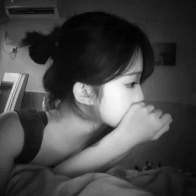黑白真人女头图片