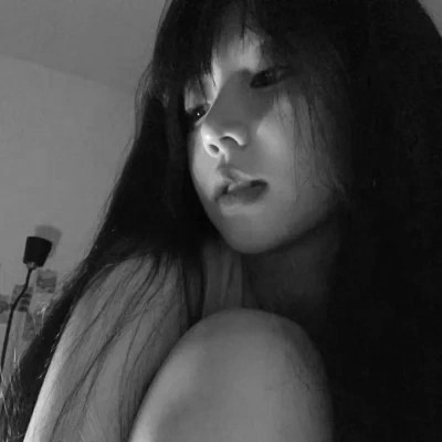 黑白真人女头图片
