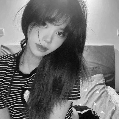 黑白真人女头图片