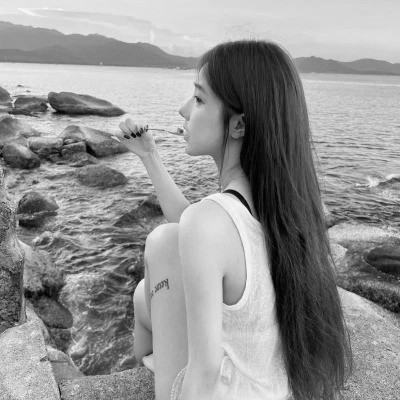 黑白真人女头图片