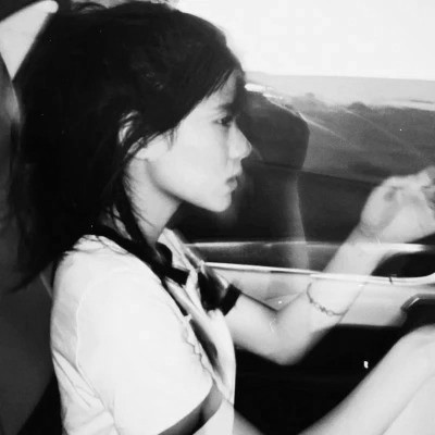 黑白真人女头图片