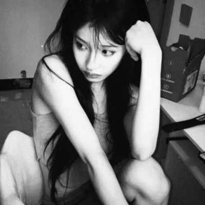 黑白真人女头图片