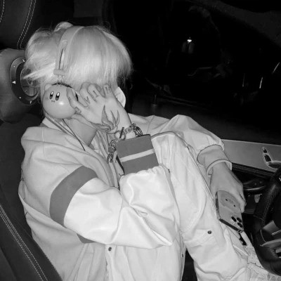 黑白真人女头图片