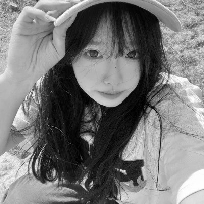 黑白真人女头图片
