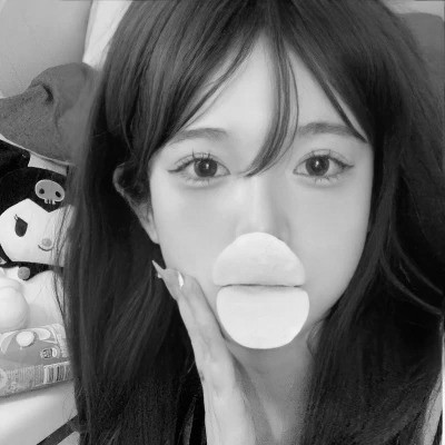 黑白真人女头图片