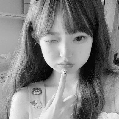 黑白真人女头图片