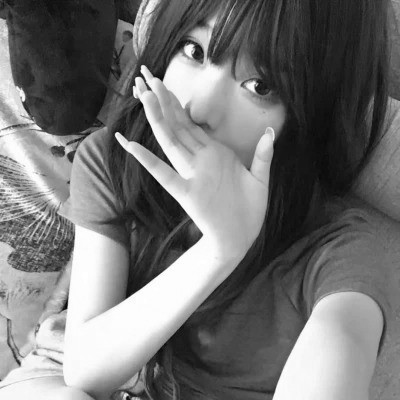 黑白真人女头图片
