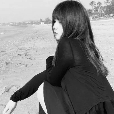 黑白真人女头图片