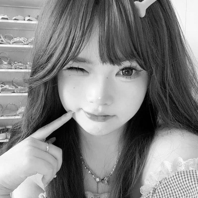 黑白真人女头图片