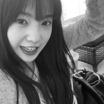 黑白真人女头图片