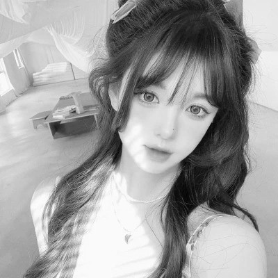 黑白真人女头图片