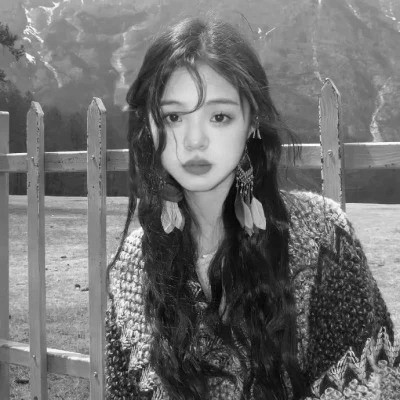 黑白真人女头图片