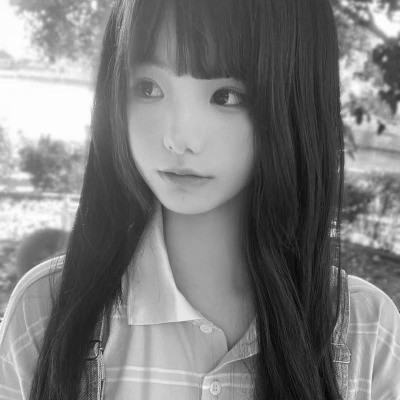黑白真人女头图片