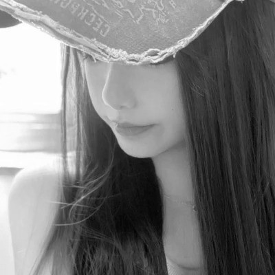 黑白真人女头图片