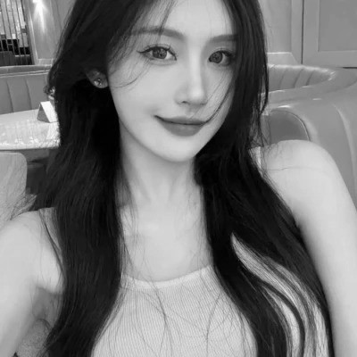 黑白女生头像真人