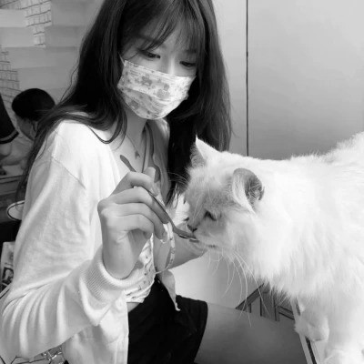 黑白女生头像真人