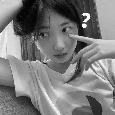 黑白女生头像真人