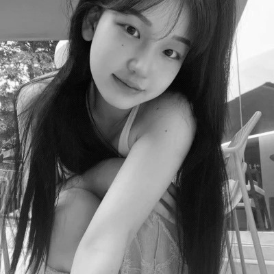 黑白女生头像真人