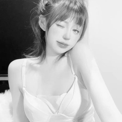 黑白女生头像真人