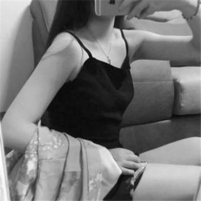 ins黑白女生部位头像图片