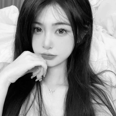 QQ黑白头像女生真人高清图片