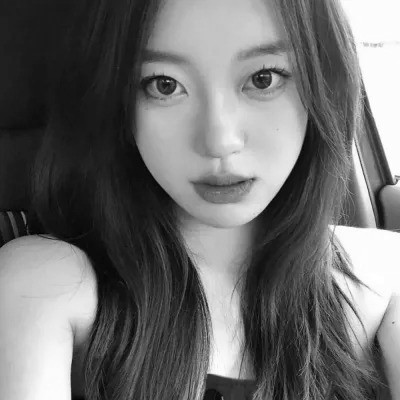 QQ黑白头像女生真人高清图片
