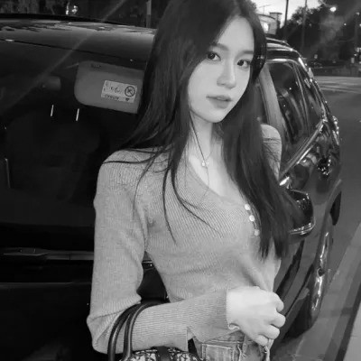 QQ黑白头像女生真人高清图片