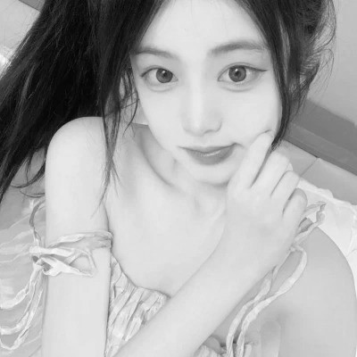 QQ黑白头像女生真人高清图片