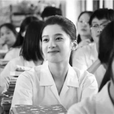 QQ黑白头像女生真人高清图片