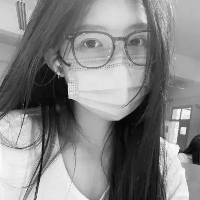 QQ黑白头像女生真人高清图片