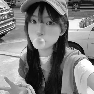 QQ黑白头像女生真人高清图片