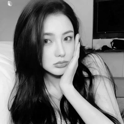 QQ黑白头像女生真人高清图片