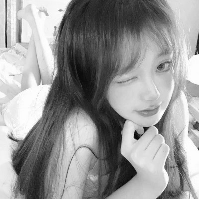 QQ黑白头像女生真人高清图片
