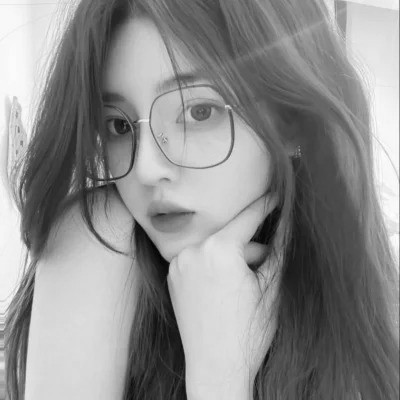 QQ黑白头像女生真人高清图片