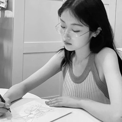 QQ黑白头像女生真人高清图片
