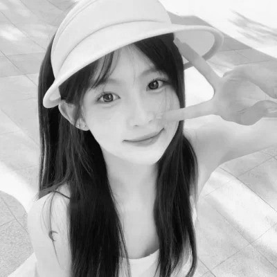 QQ黑白头像女生真人高清图片