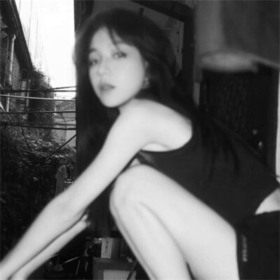 QQ黑白头像女生真人高清图片