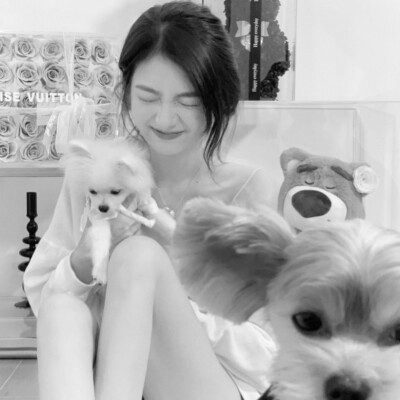 QQ黑白头像女生真人高清图片